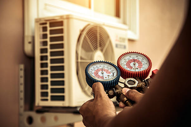 Professional Hvac technician working in Williamsburg, VA